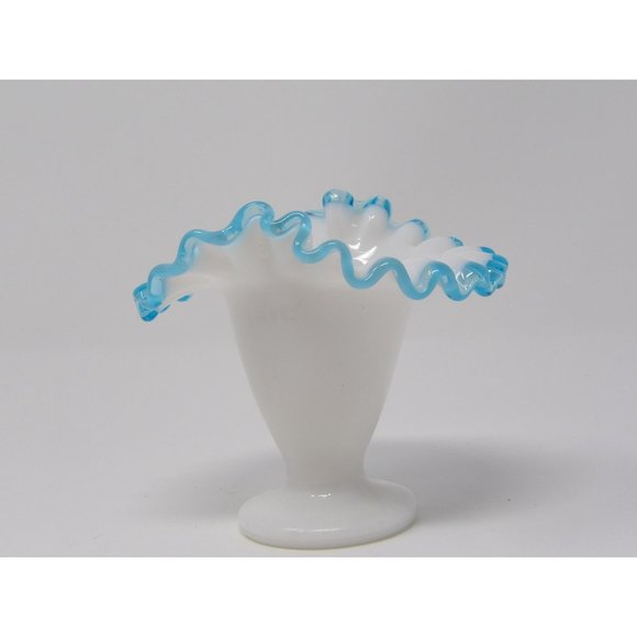 Vintage Fenton Aqua Crest Ruffled Edge Vase 4 1/4 H x 4 1/2" W x 3 1/4" D No chi - Picture 5 of 10